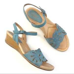 EARTH Orchid kitten wedge leather sandal